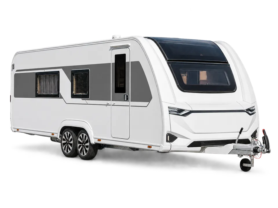 Freigestellter weißer Wohnwagen in Dreiviertelansicht